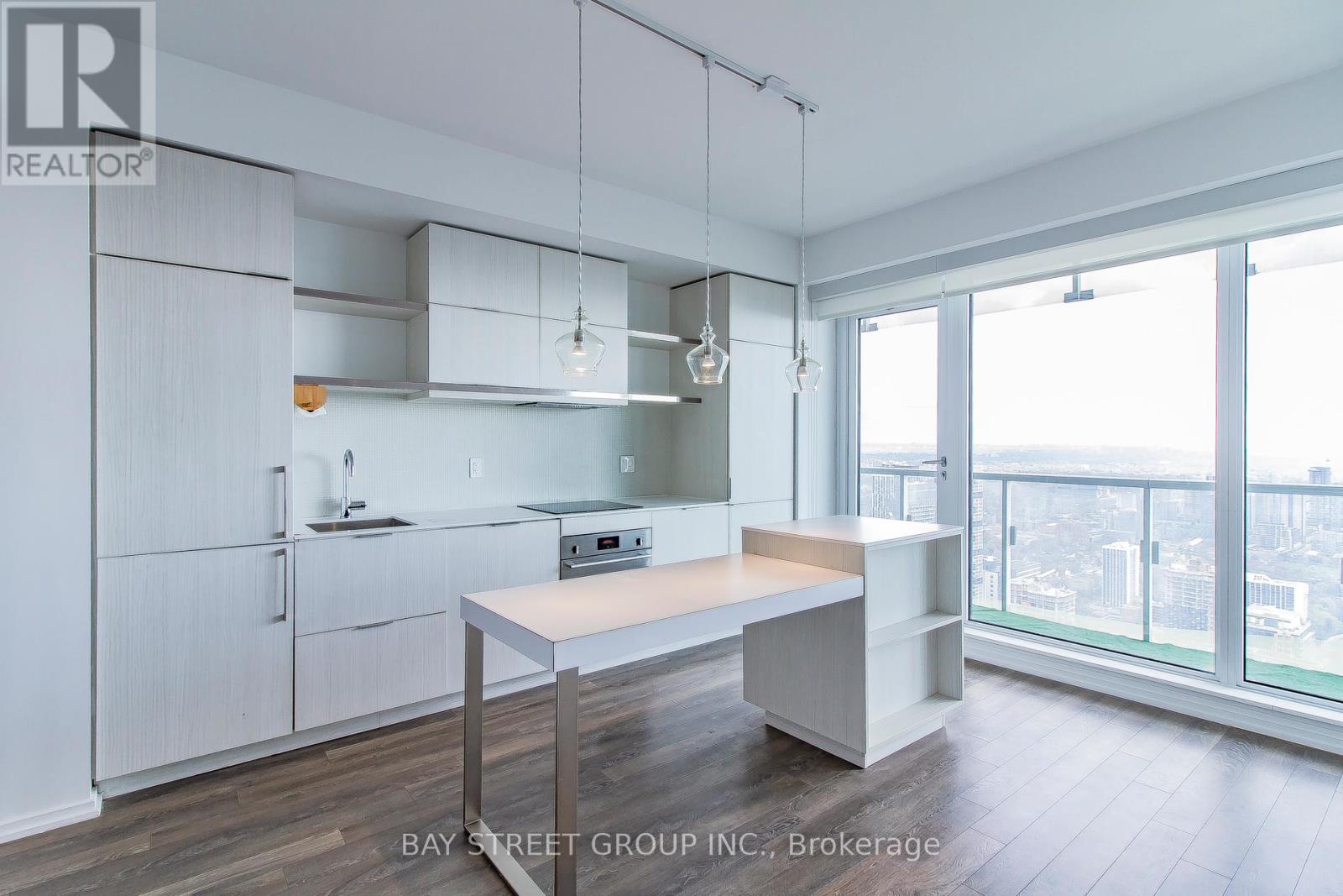 5504 - 197 Yonge Street, Toronto, Ontario  M5B 1M4 - Photo 1 - C11882089