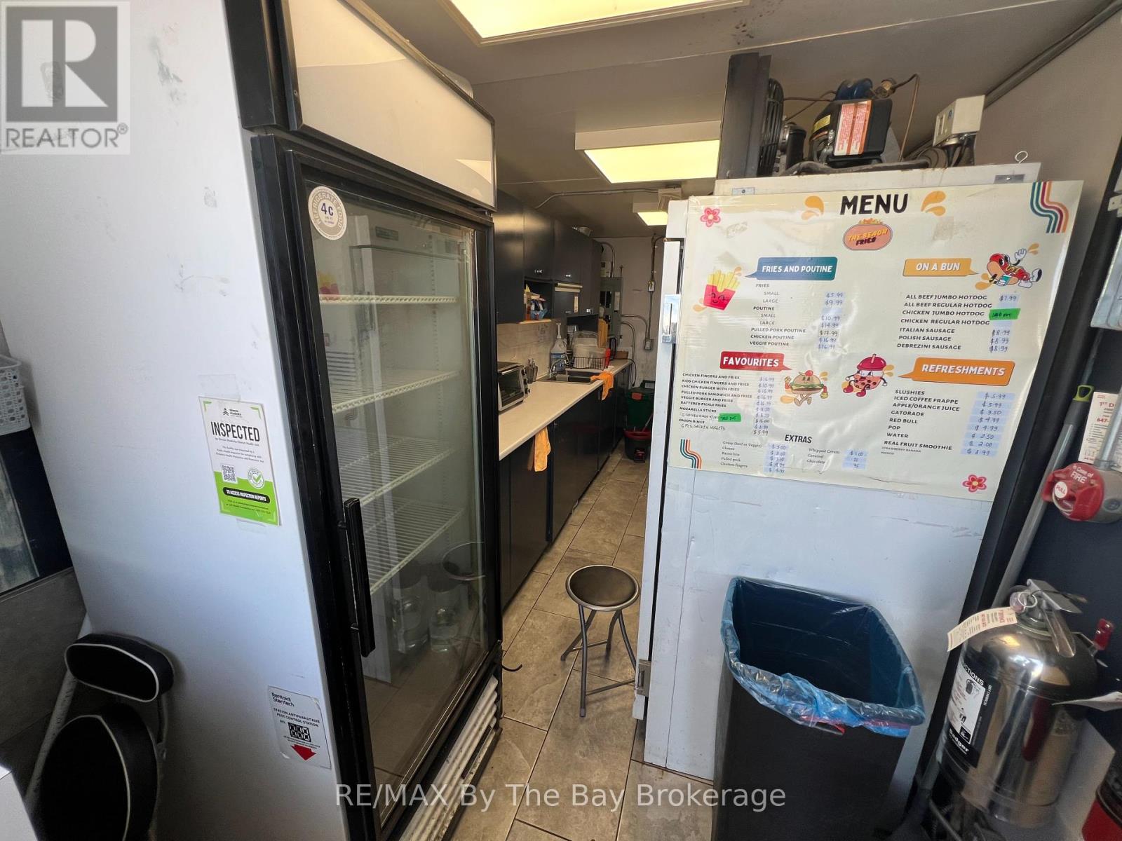 Unit B - 10 Main Street W, Wasaga Beach, Ontario  L9Z 2K3 - Photo 12 - S11882270