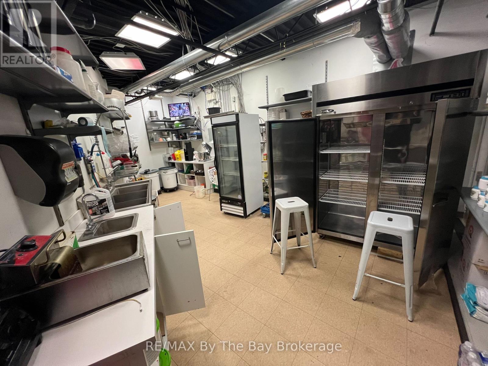 Unit B - 10 Main Street W, Wasaga Beach, Ontario  L9Z 2K3 - Photo 15 - S11882270