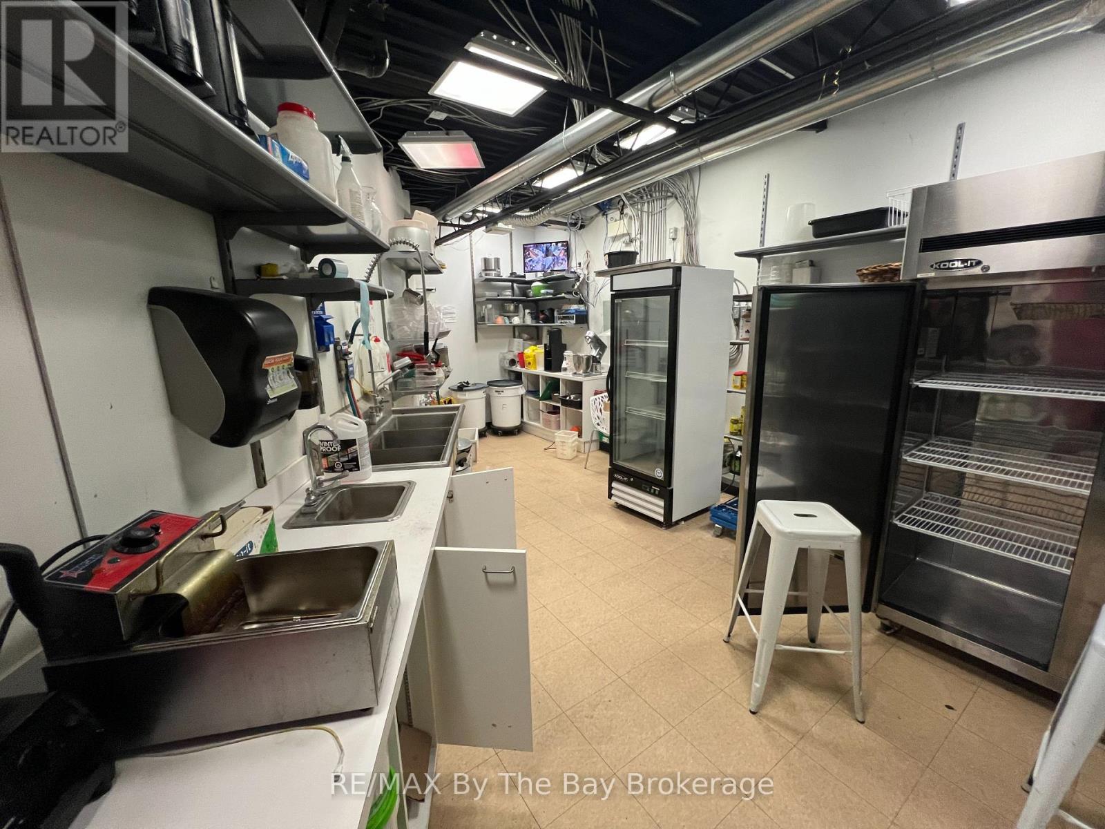 Unit B - 10 Main Street W, Wasaga Beach, Ontario  L9Z 2K3 - Photo 17 - S11882270