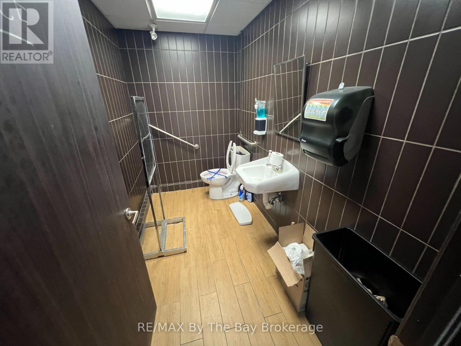 Unit B - 10 Main Street W, Wasaga Beach, Ontario  L9Z 2K3 - Photo 18 - S11882270