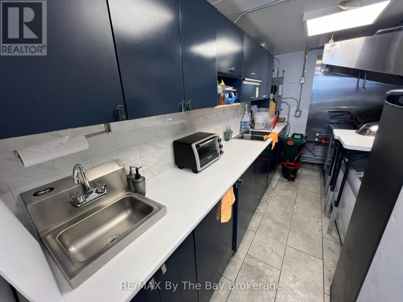 Unit B - 10 Main Street W, Wasaga Beach, Ontario  L9Z 2K3 - Photo 7 - S11882270