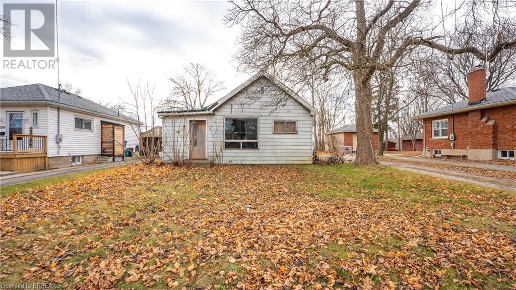 202 Charing Cross Street, Brantford, Ontario  N3R 2J5 - Photo 2 - 40678002