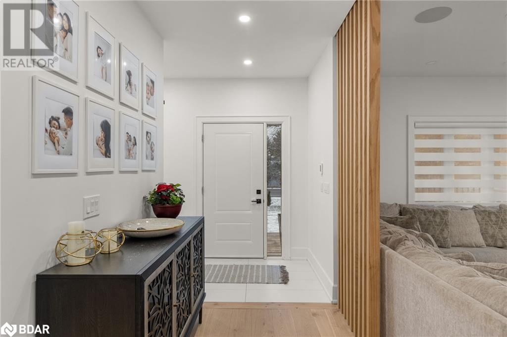 942 Essa Road, Barrie, Ontario  L9J 0A7 - Photo 3 - 40680344