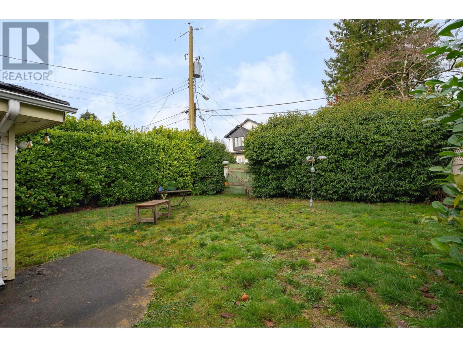Listing Picture 5 of 7 : 2577 E 16TH AVENUE, Vancouver / 溫哥華 - 魯藝地產 Yvonne Lu Group - MLS Medallion Club Member