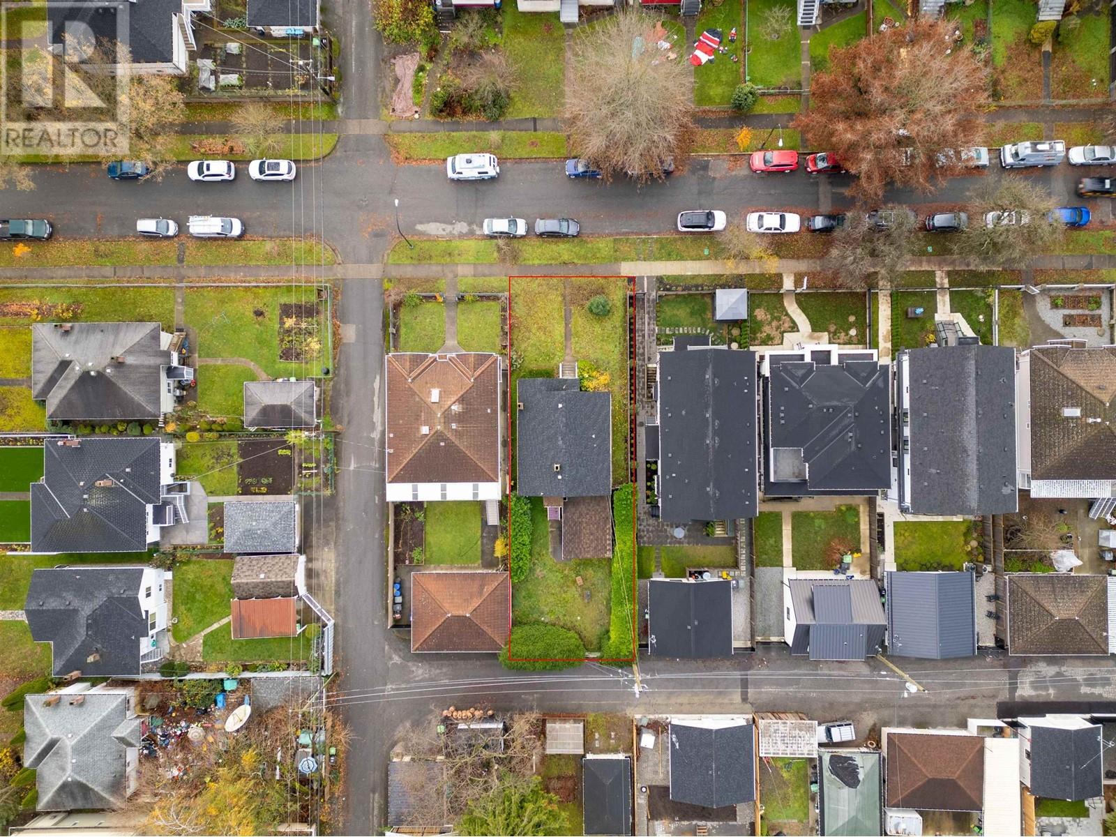 Listing Picture 2 of 7 : 2577 E 16TH AVENUE, Vancouver / 溫哥華 - 魯藝地產 Yvonne Lu Group - MLS Medallion Club Member