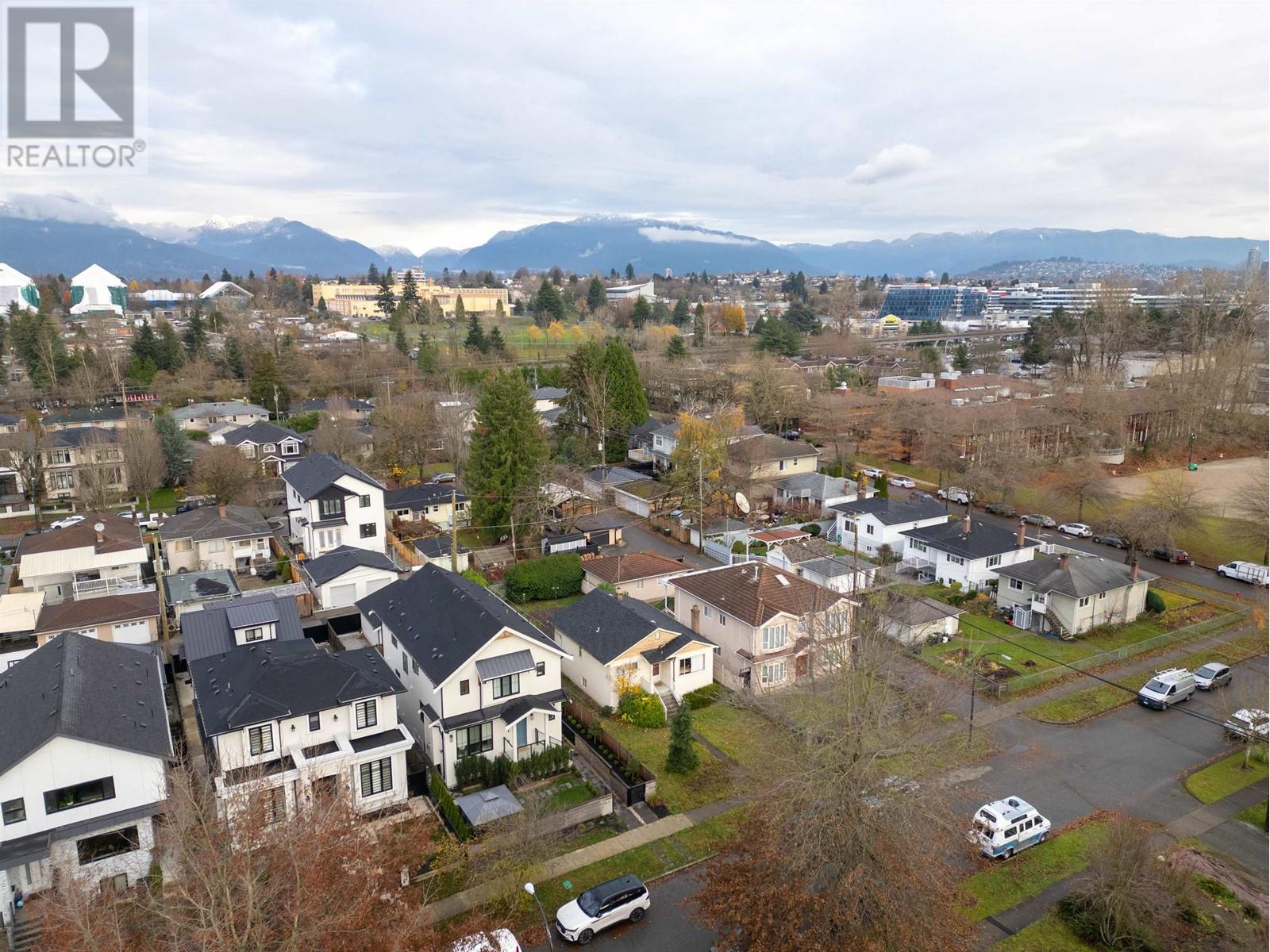 Listing Picture 4 of 7 : 2577 E 16TH AVENUE, Vancouver / 溫哥華 - 魯藝地產 Yvonne Lu Group - MLS Medallion Club Member