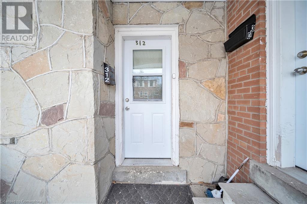 312 Westcourt Place, Waterloo, Ontario  N2L 2R7 - Photo 5 - 40683499