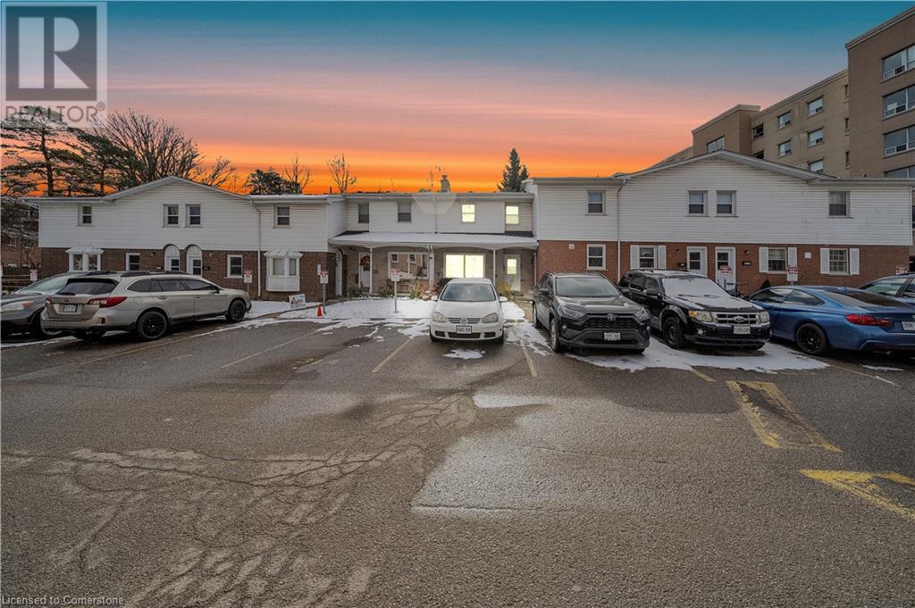 312 Westcourt Place, Waterloo, Ontario  N2L 2R7 - Photo 3 - 40683499