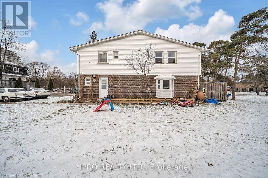 272 Westcourt Place, Waterloo, Ontario  N2L 2R7 - Photo 2 - 40683506