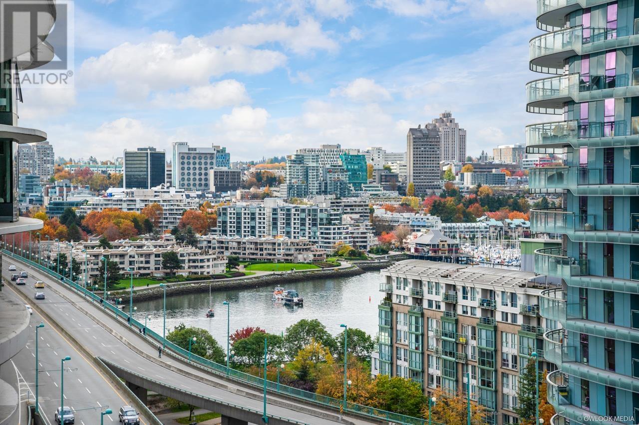 Listing Picture 11 of 36 : 1619 68 SMITHE STREET, Vancouver / 溫哥華 - 魯藝地產 Yvonne Lu Group - MLS Medallion Club Member