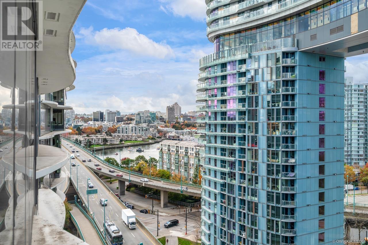 Listing Picture 12 of 36 : 1619 68 SMITHE STREET, Vancouver / 溫哥華 - 魯藝地產 Yvonne Lu Group - MLS Medallion Club Member