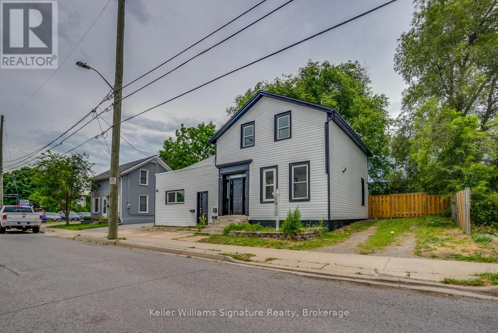 Property at 43 CENTRE STREET N image 2
