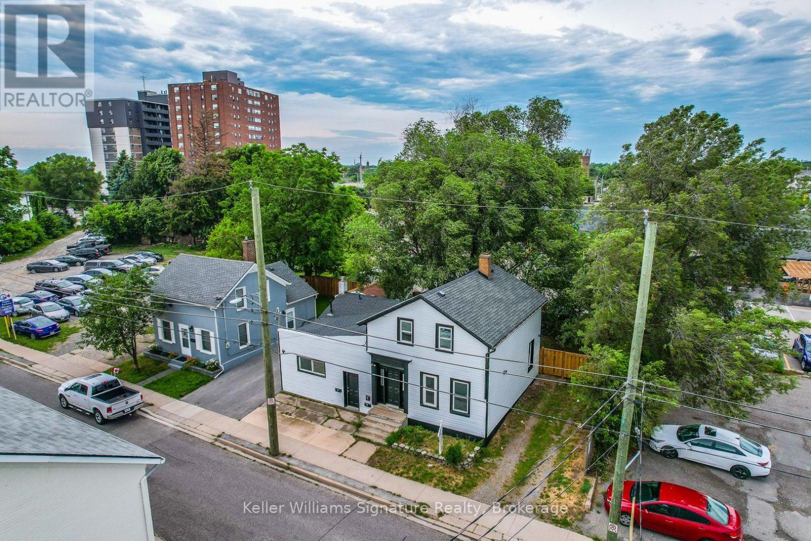 Property at 43 CENTRE STREET N image 3