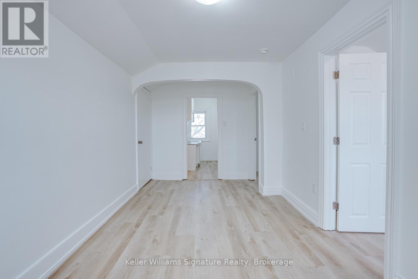 Property at 43 CENTRE STREET N image 5