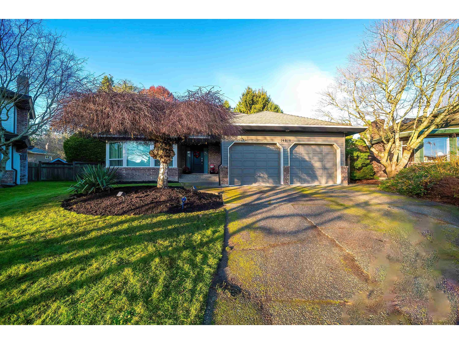 Property at 14816 20A AVENUE image 2