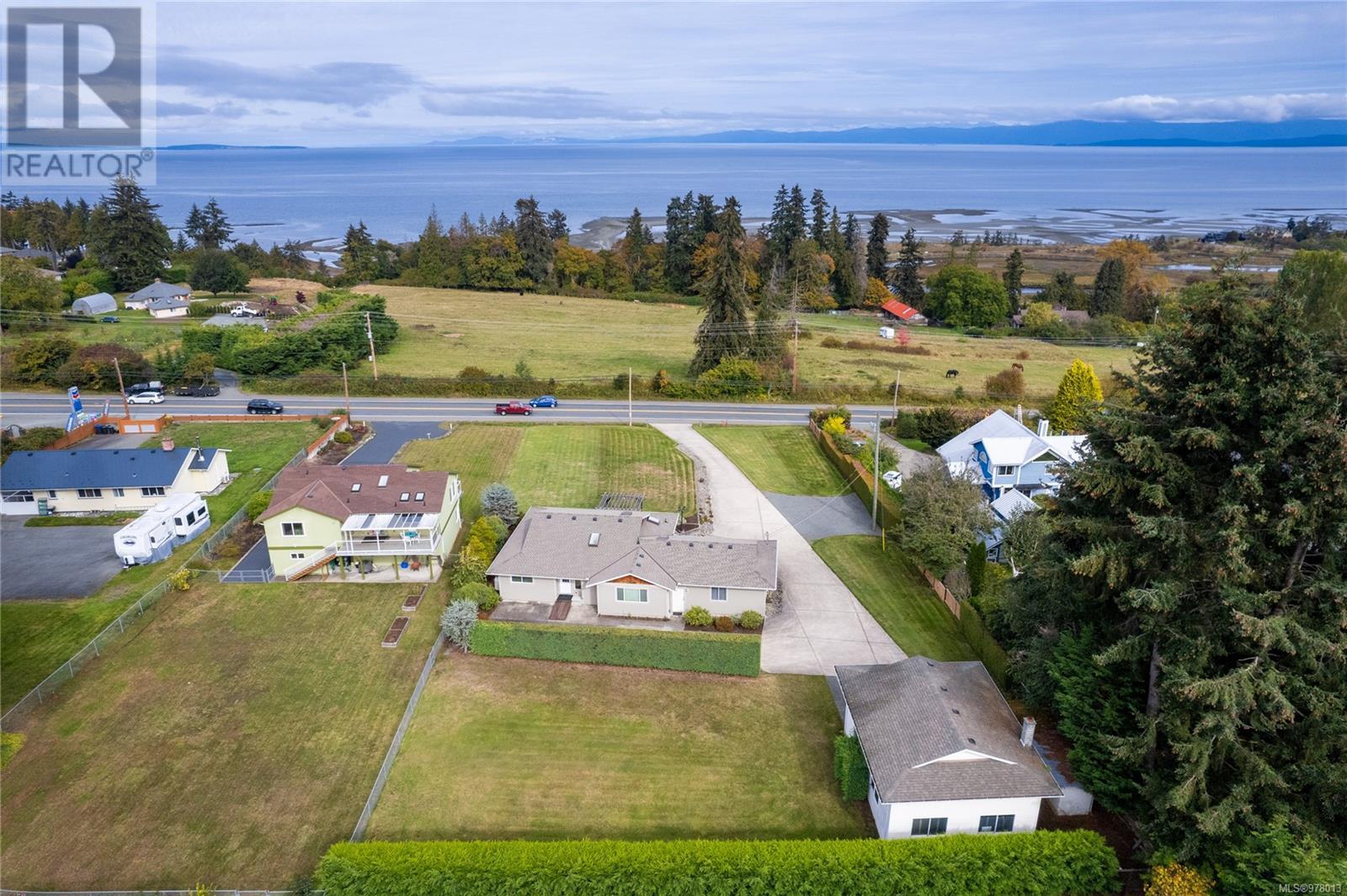 3828 Island Hwy W, Qualicum Beach, British Columbia  V9K 2G9 - Photo 52 - 978013