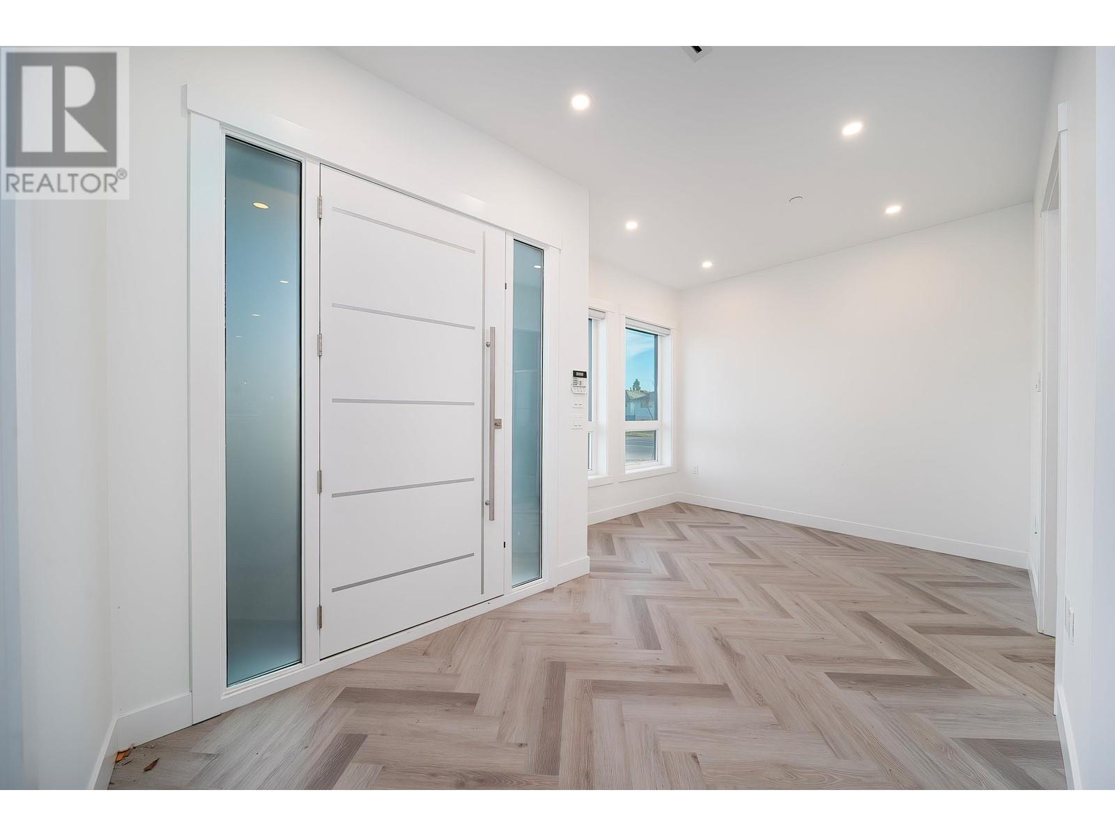 Listing Picture 3 of 37 : 1260 E 54TH AVENUE, Vancouver / 溫哥華 - 魯藝地產 Yvonne Lu Group - MLS Medallion Club Member