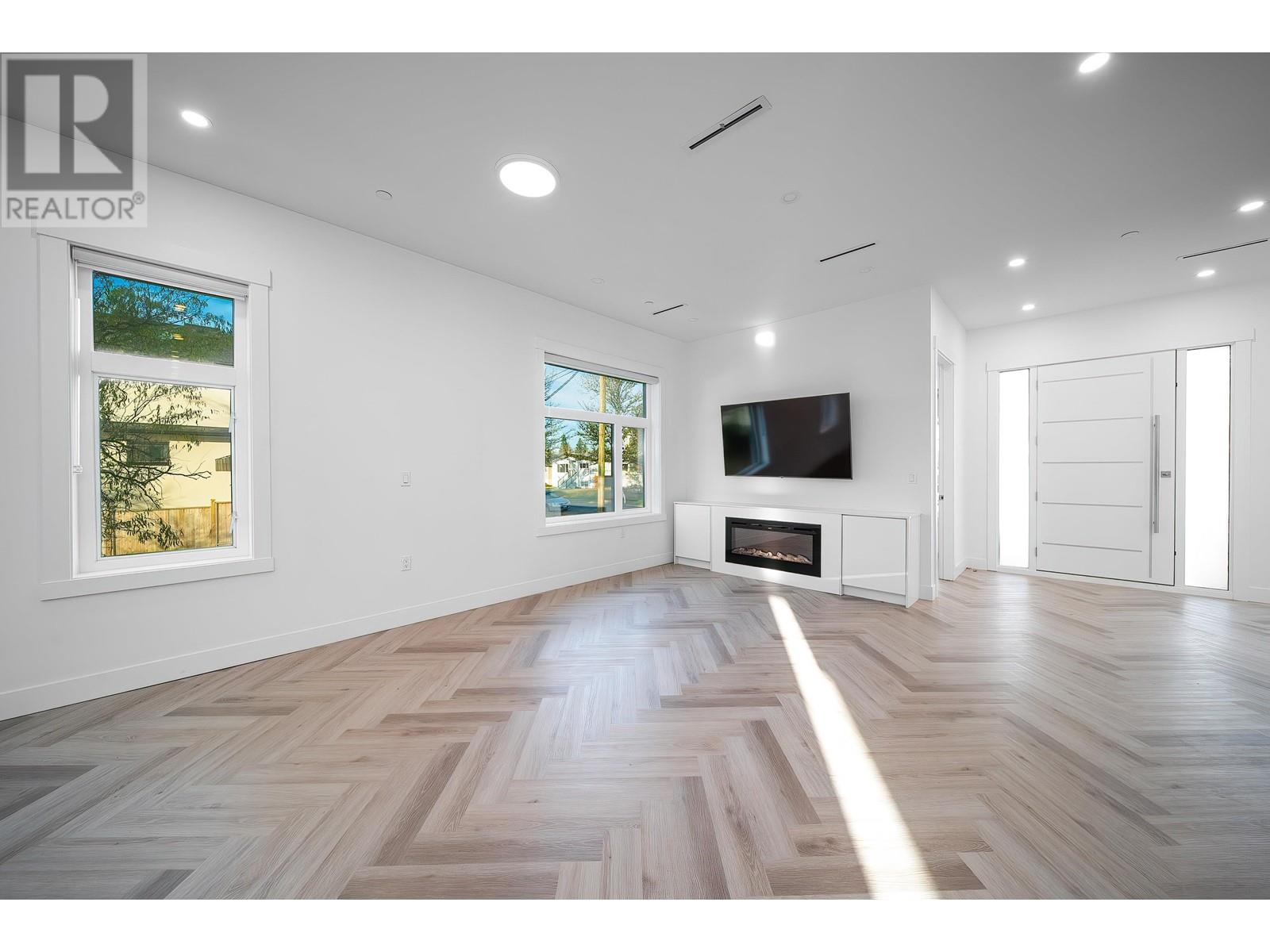 Listing Picture 9 of 37 : 1260 E 54TH AVENUE, Vancouver / 溫哥華 - 魯藝地產 Yvonne Lu Group - MLS Medallion Club Member