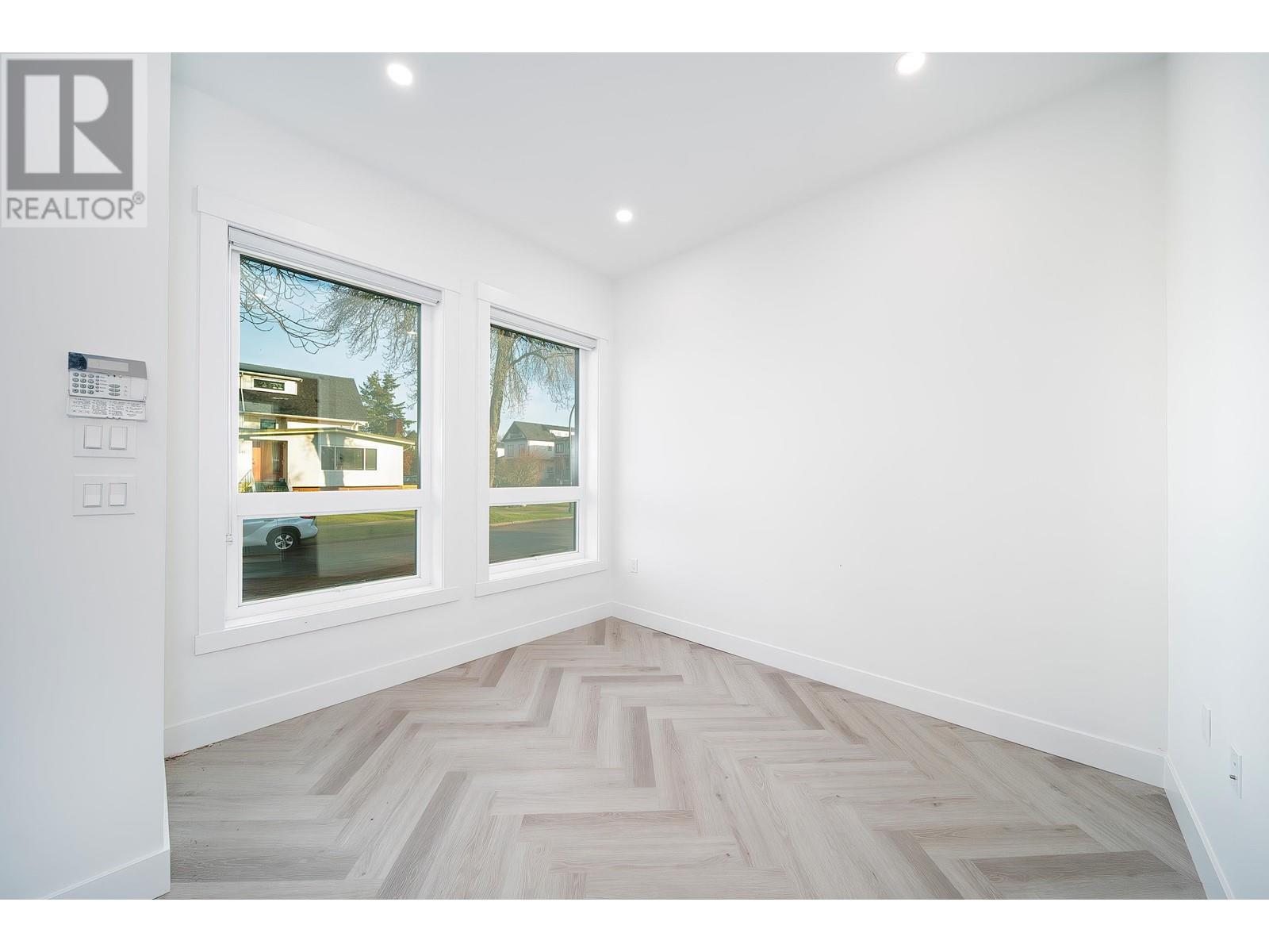 Listing Picture 4 of 37 : 1260 E 54TH AVENUE, Vancouver / 溫哥華 - 魯藝地產 Yvonne Lu Group - MLS Medallion Club Member