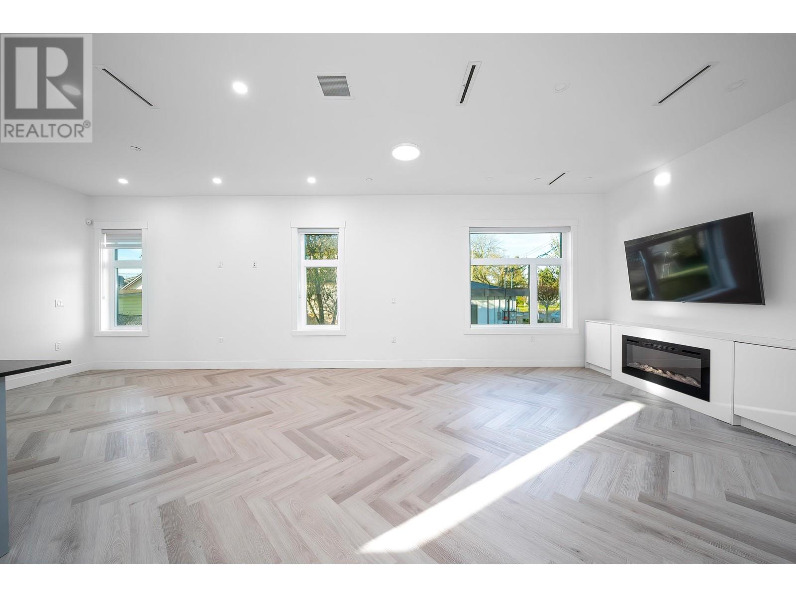 Listing Picture 7 of 37 : 1260 E 54TH AVENUE, Vancouver / 溫哥華 - 魯藝地產 Yvonne Lu Group - MLS Medallion Club Member