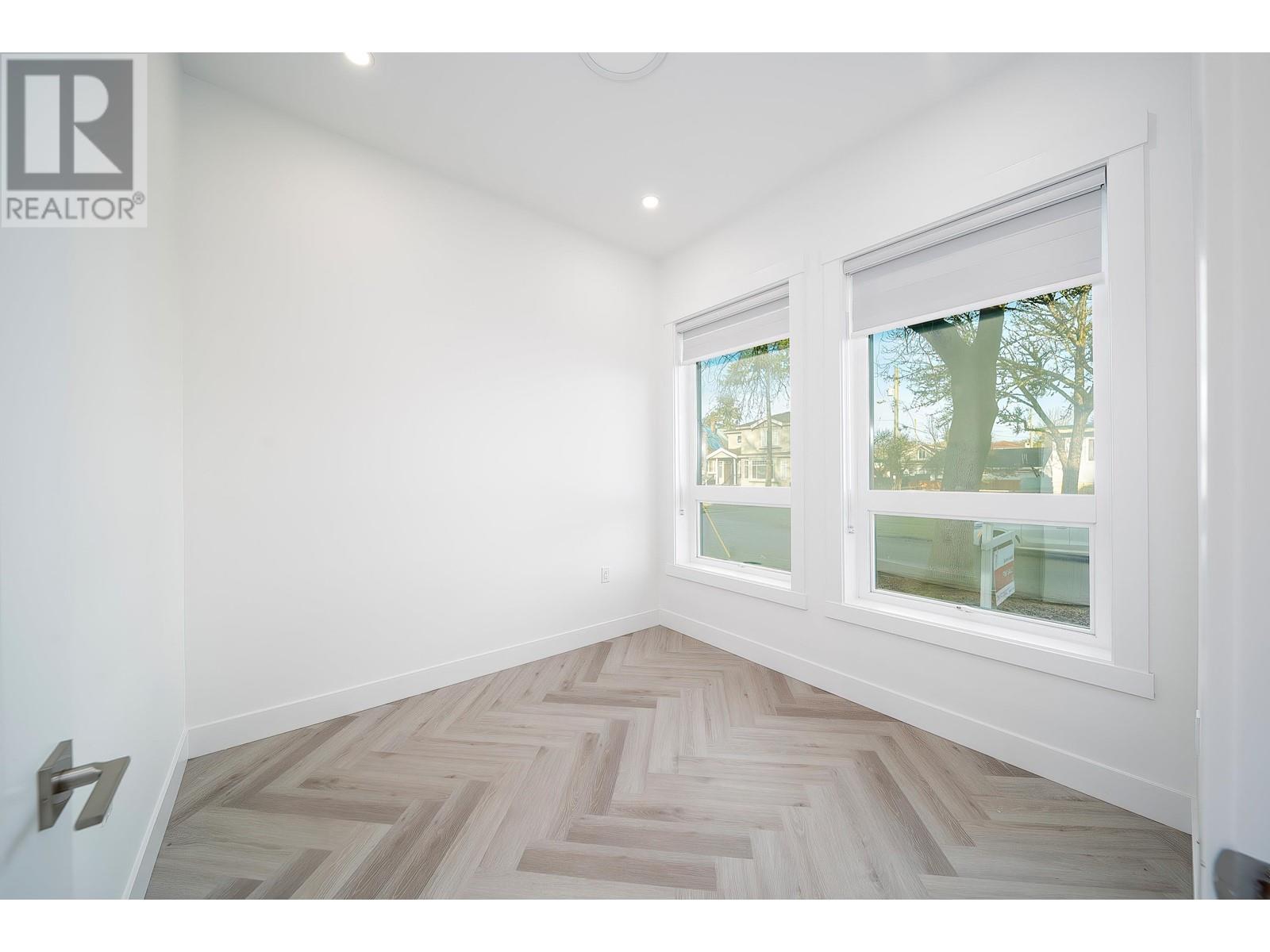 Listing Picture 2 of 37 : 1260 E 54TH AVENUE, Vancouver / 溫哥華 - 魯藝地產 Yvonne Lu Group - MLS Medallion Club Member