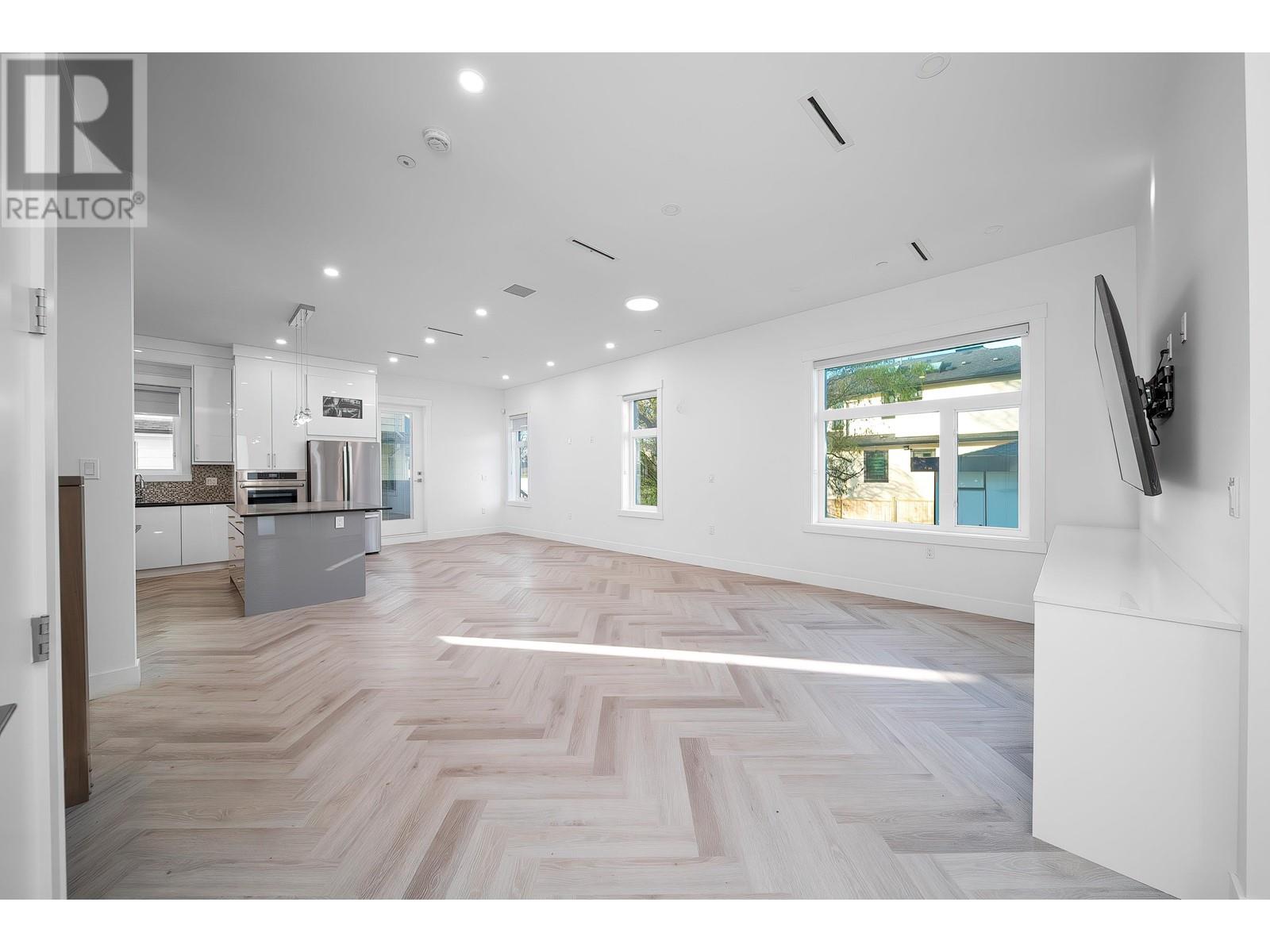 Listing Picture 6 of 37 : 1260 E 54TH AVENUE, Vancouver / 溫哥華 - 魯藝地產 Yvonne Lu Group - MLS Medallion Club Member