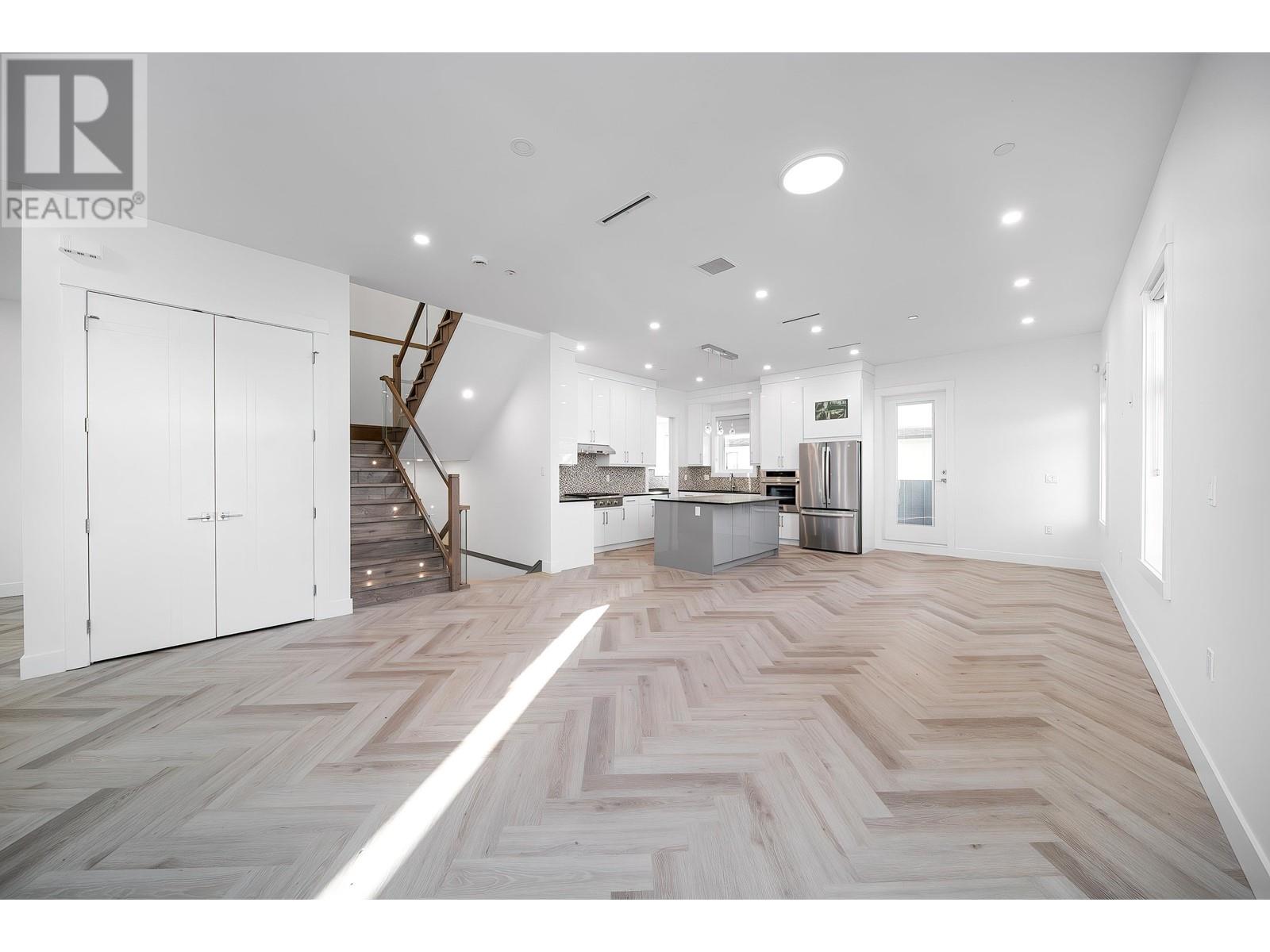 Listing Picture 8 of 37 : 1260 E 54TH AVENUE, Vancouver / 溫哥華 - 魯藝地產 Yvonne Lu Group - MLS Medallion Club Member