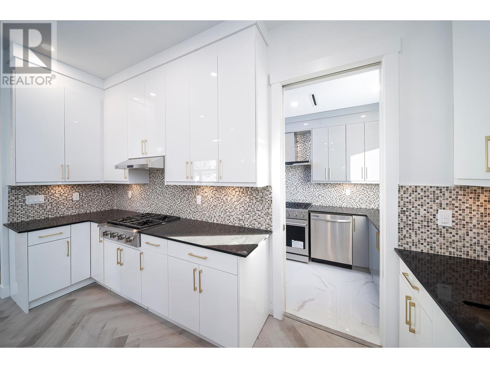 Listing Picture 15 of 37 : 1260 E 54TH AVENUE, Vancouver / 溫哥華 - 魯藝地產 Yvonne Lu Group - MLS Medallion Club Member