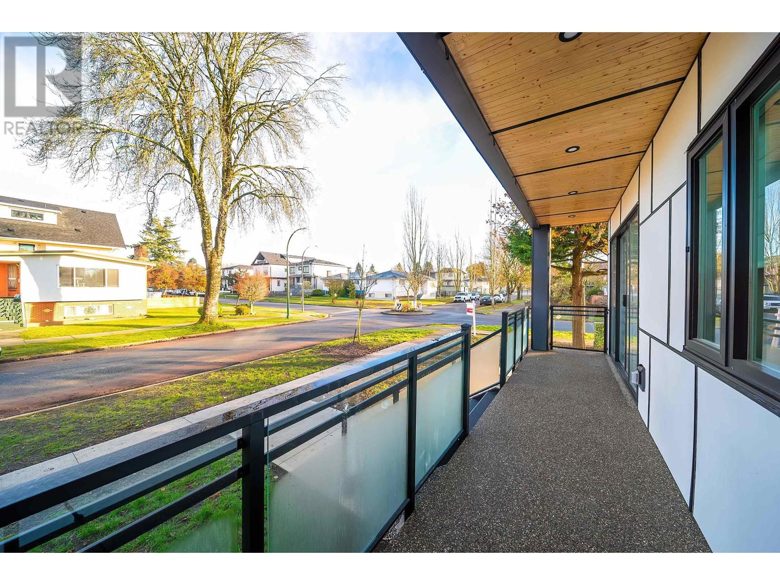 Listing Picture 32 of 37 : 1260 E 54TH AVENUE, Vancouver / 溫哥華 - 魯藝地產 Yvonne Lu Group - MLS Medallion Club Member