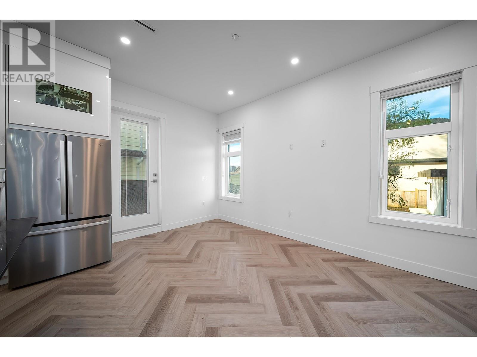 Listing Picture 12 of 37 : 1260 E 54TH AVENUE, Vancouver / 溫哥華 - 魯藝地產 Yvonne Lu Group - MLS Medallion Club Member