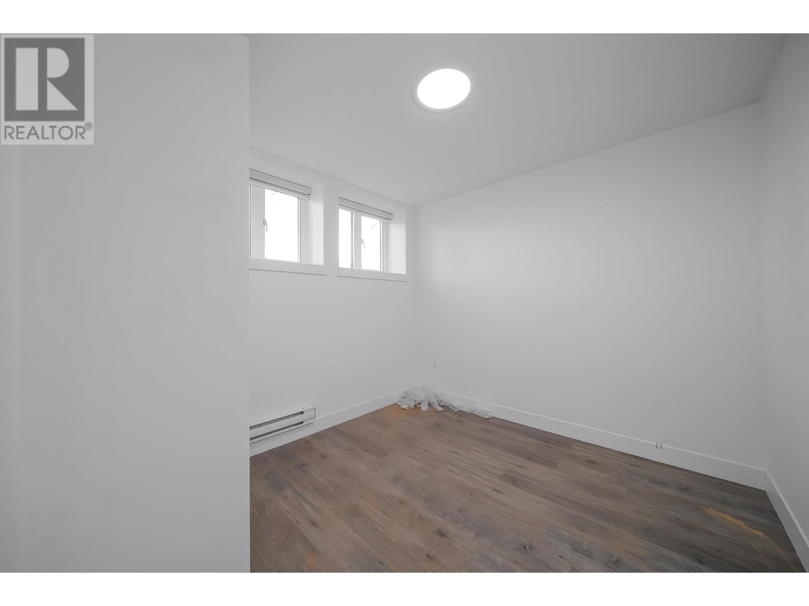 Listing Picture 20 of 37 : 1260 E 54TH AVENUE, Vancouver / 溫哥華 - 魯藝地產 Yvonne Lu Group - MLS Medallion Club Member