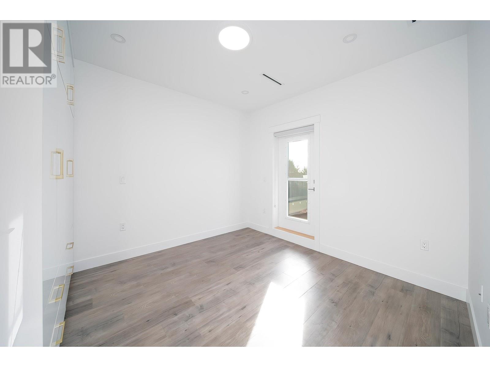 Listing Picture 24 of 37 : 1260 E 54TH AVENUE, Vancouver / 溫哥華 - 魯藝地產 Yvonne Lu Group - MLS Medallion Club Member