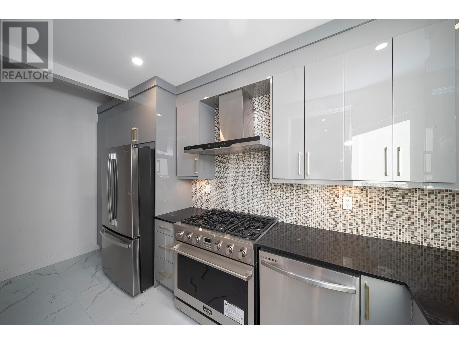 Listing Picture 16 of 37 : 1260 E 54TH AVENUE, Vancouver / 溫哥華 - 魯藝地產 Yvonne Lu Group - MLS Medallion Club Member