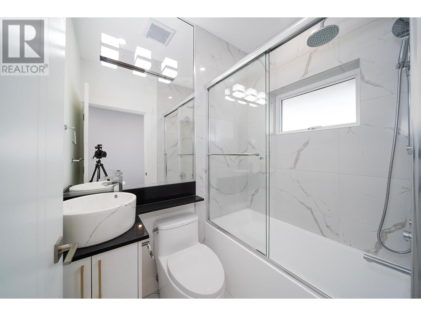 Listing Picture 28 of 37 : 1260 E 54TH AVENUE, Vancouver / 溫哥華 - 魯藝地產 Yvonne Lu Group - MLS Medallion Club Member