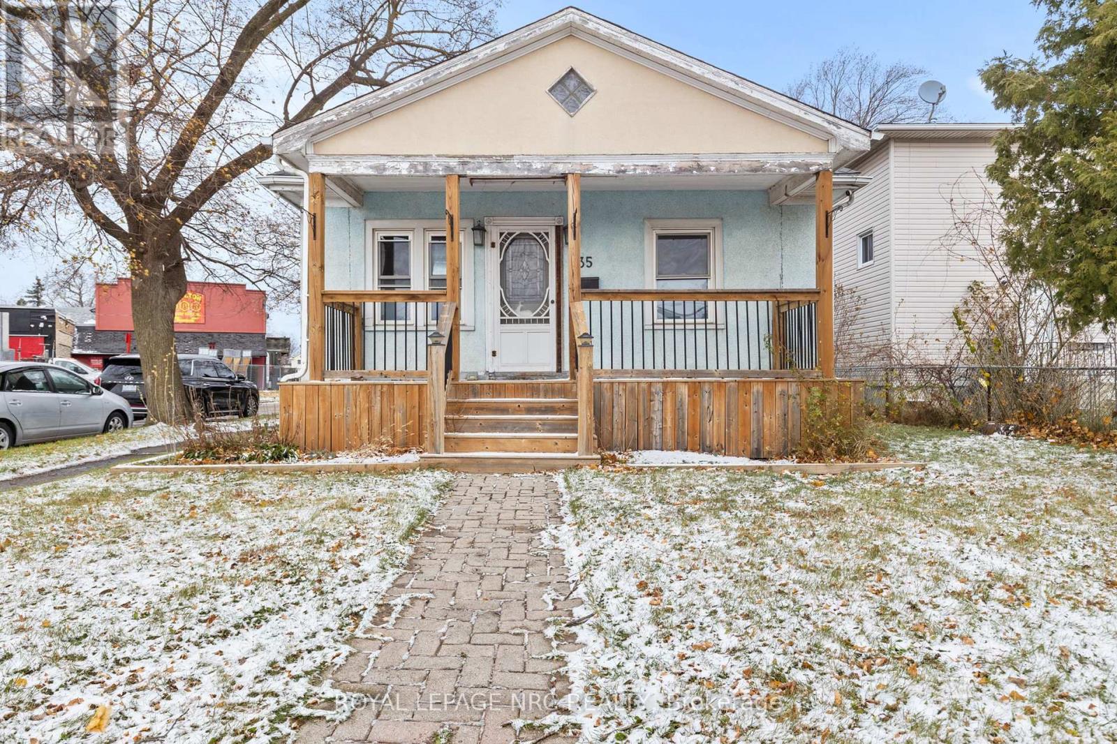 35 Carlton Street, St. Catharines, Ontario  L2R 1P7 - Photo 1 - X11882652