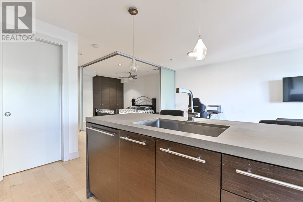 Listing Picture 6 of 27 : 304 4463 W 10TH AVENUE, Vancouver / 溫哥華 - 魯藝地產 Yvonne Lu Group - MLS Medallion Club Member