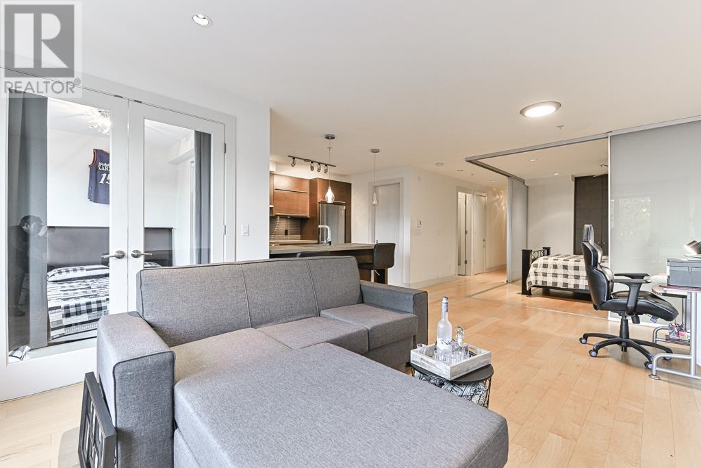 Listing Picture 10 of 27 : 304 4463 W 10TH AVENUE, Vancouver / 溫哥華 - 魯藝地產 Yvonne Lu Group - MLS Medallion Club Member