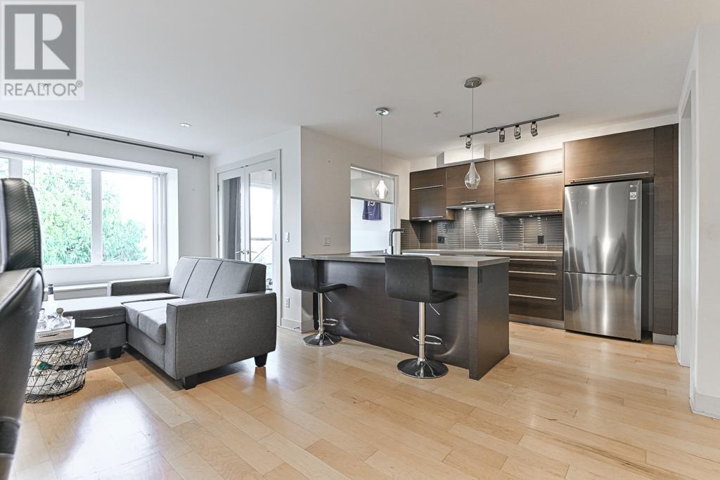 Listing Picture 9 of 27 : 304 4463 W 10TH AVENUE, Vancouver / 溫哥華 - 魯藝地產 Yvonne Lu Group - MLS Medallion Club Member