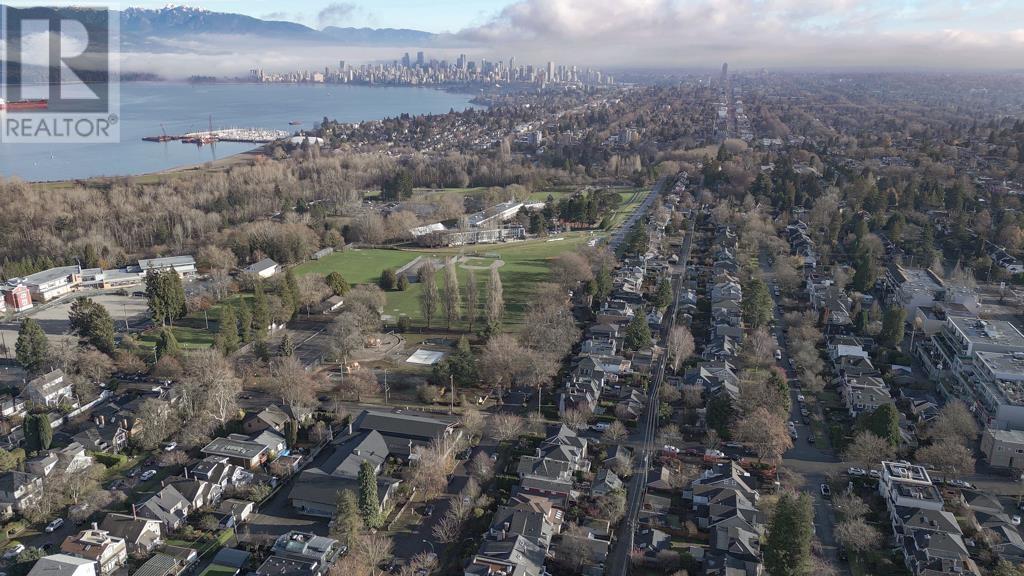 Listing Picture 24 of 27 : 304 4463 W 10TH AVENUE, Vancouver / 溫哥華 - 魯藝地產 Yvonne Lu Group - MLS Medallion Club Member