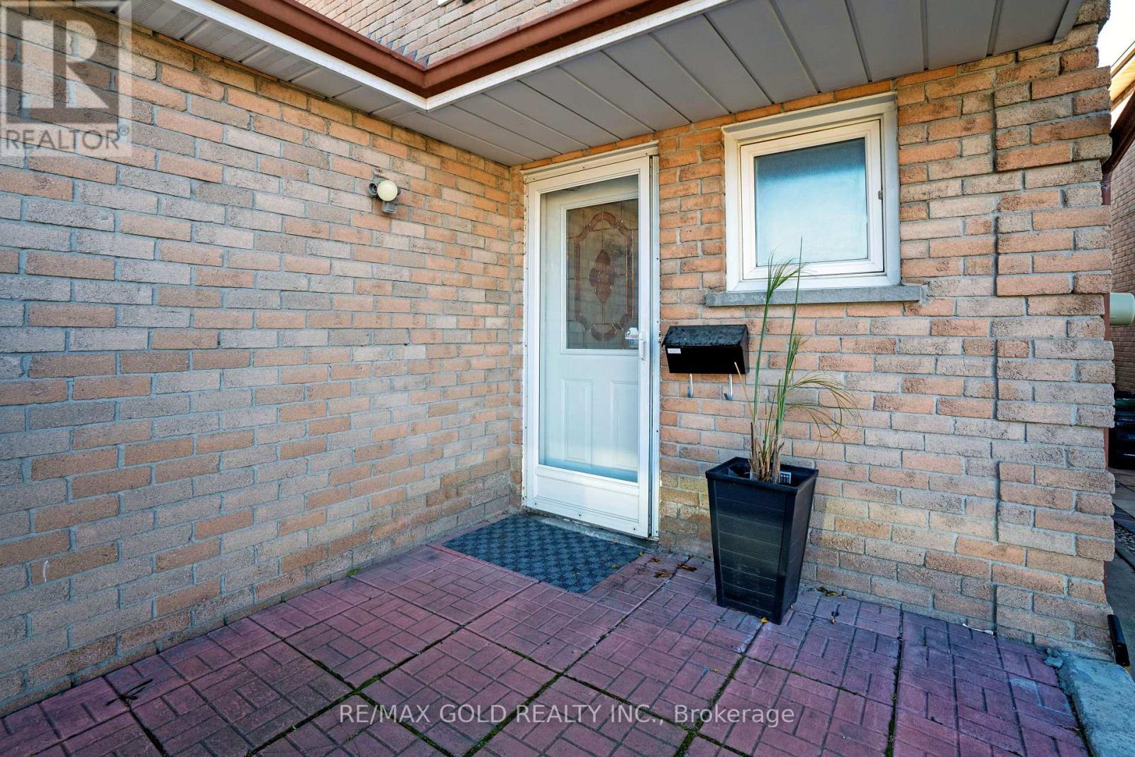 10 Provence Trail, Toronto, Ontario  M9V 5B7 - Photo 3 - W11882648