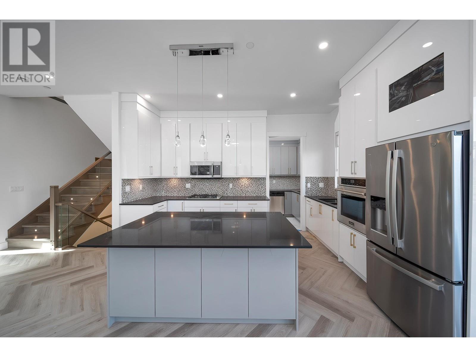 Listing Picture 10 of 40 : 7033 INVERNESS STREET, Vancouver / 溫哥華 - 魯藝地產 Yvonne Lu Group - MLS Medallion Club Member