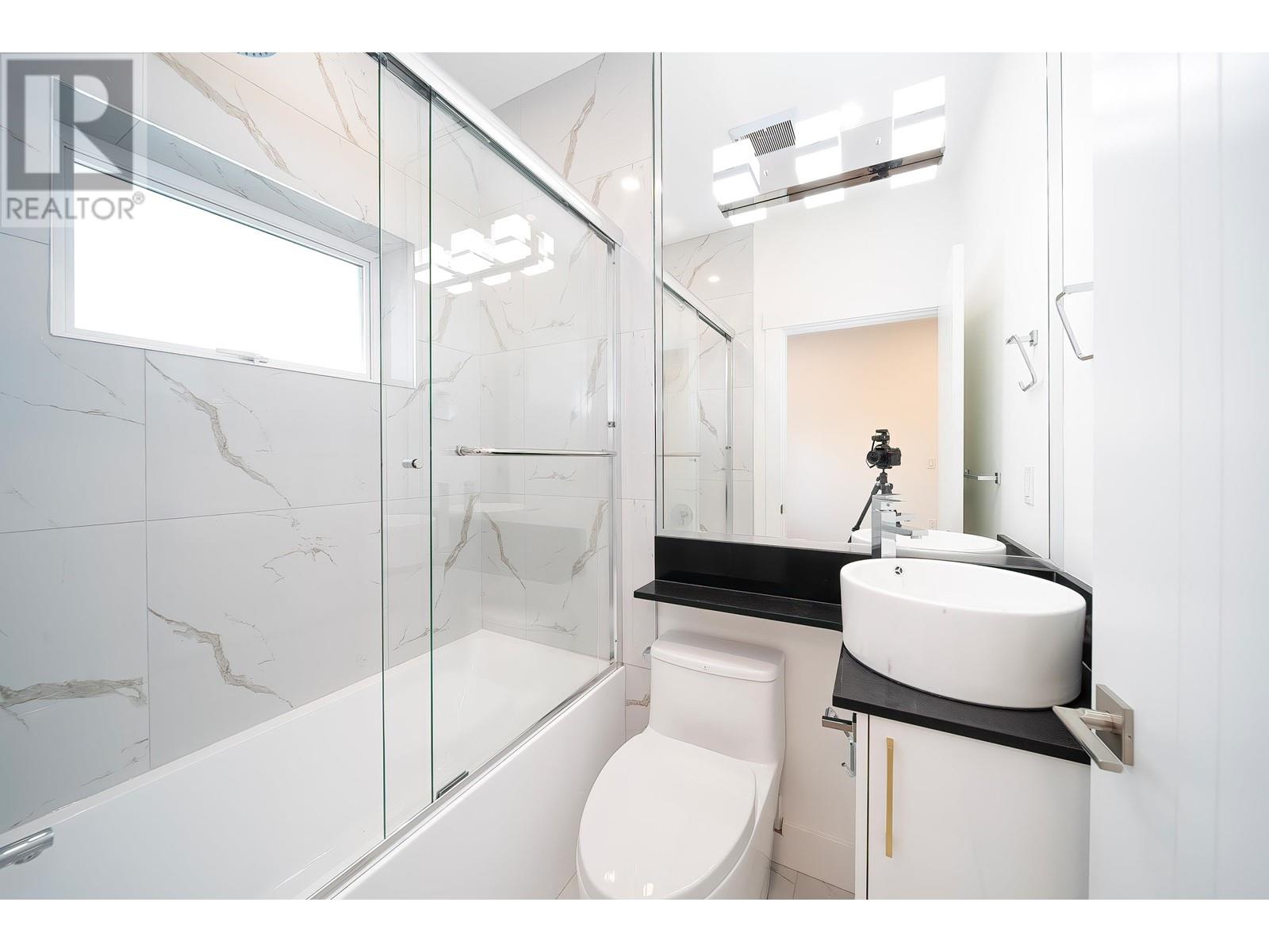 Listing Picture 23 of 40 : 7033 INVERNESS STREET, Vancouver / 溫哥華 - 魯藝地產 Yvonne Lu Group - MLS Medallion Club Member