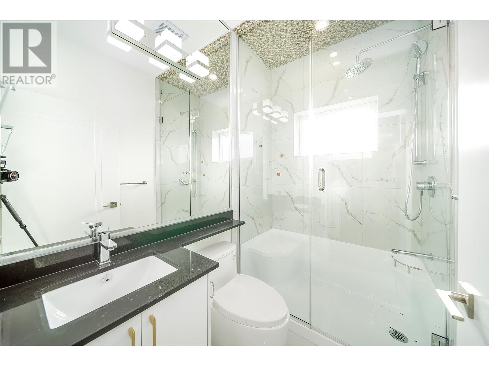 Listing Picture 27 of 40 : 7033 INVERNESS STREET, Vancouver / 溫哥華 - 魯藝地產 Yvonne Lu Group - MLS Medallion Club Member