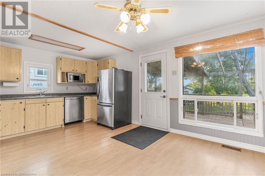 858 Wright Street, Welland, Ontario  L3B 2K9 - Photo 10 - 40683591