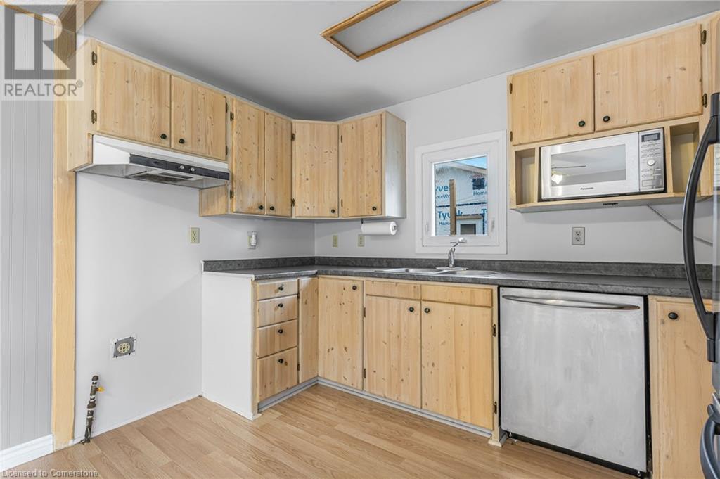 858 Wright Street, Welland, Ontario  L3B 2K9 - Photo 12 - 40683591