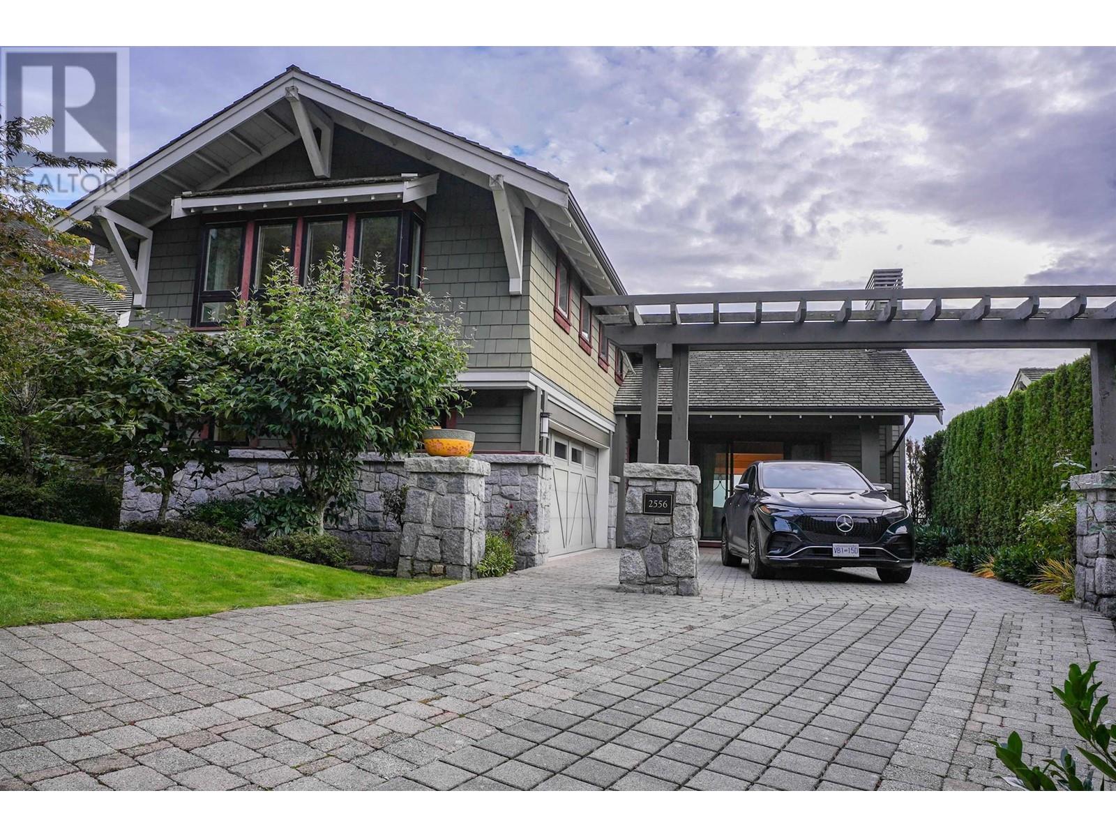 2556 Marr Creek Court, West Vancouver, British Columbia  V7S 0A3 - Photo 2 - R2948981