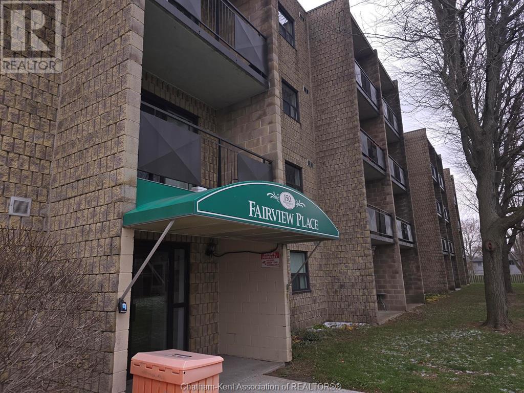 MLS# 24028941: 150 PARK AVENUE East Unit# 207, Chatham, Canada