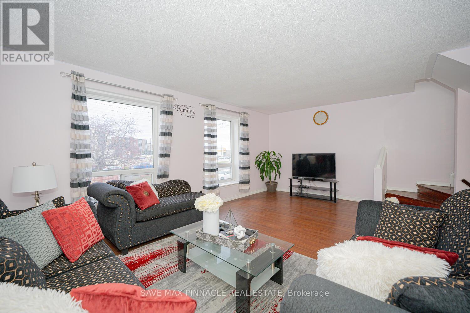 66 - 1563 Albion Road, Toronto, Ontario  M9V 1B2 - Photo 3 - W11882946