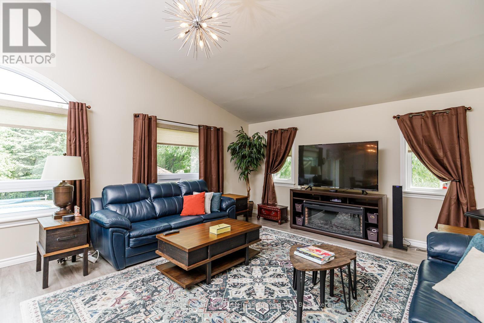 18 Shannon Court, Collingwood, Ontario  L9Y 5N9 - Photo 10 - S10435608